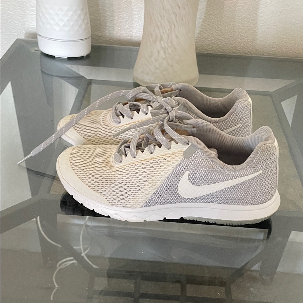 Nike Women's Light Gray and White Athletic Shoes